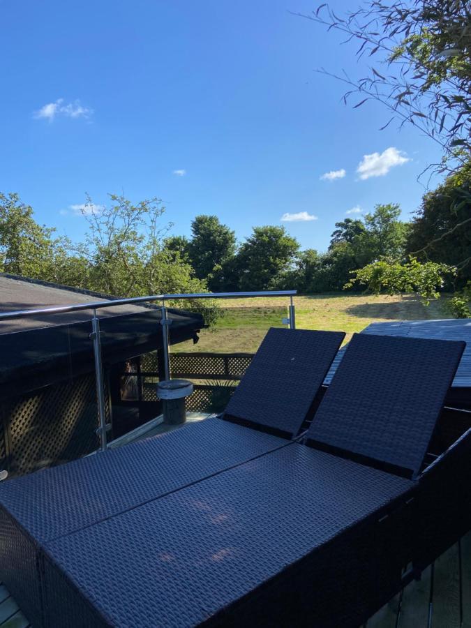 WOW! Jungle Cabin Hottub, 4 poster bed, Nr Coast Martin Mill Exterior foto