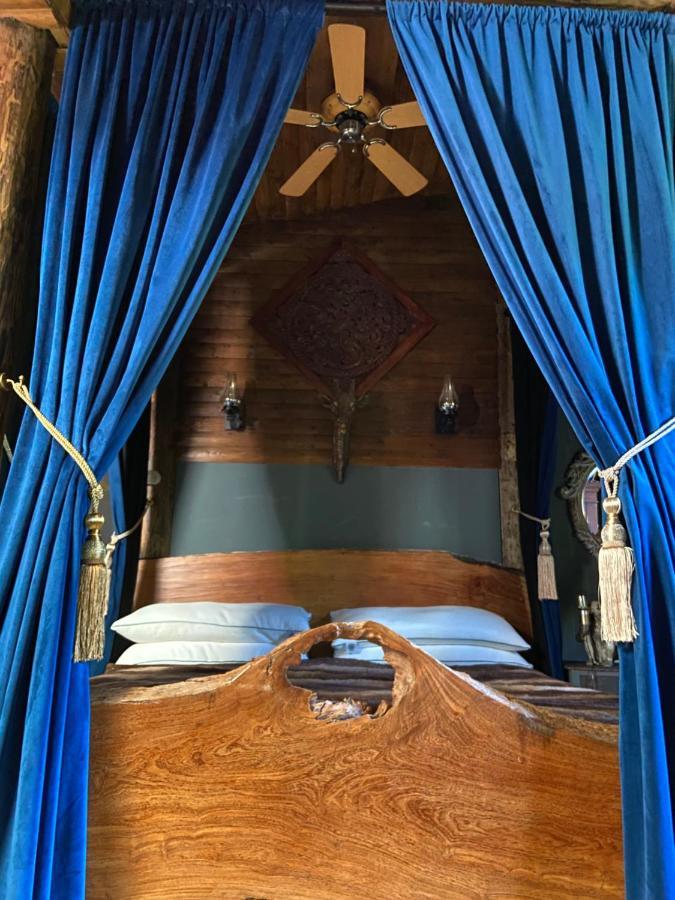 WOW! Jungle Cabin Hottub, 4 poster bed, Nr Coast Martin Mill Exterior foto