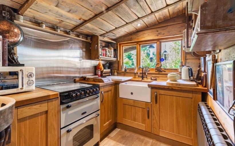 WOW! Jungle Cabin Hottub, 4 poster bed, Nr Coast Martin Mill Exterior foto