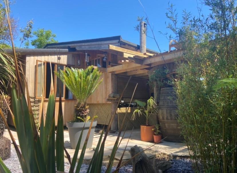 WOW! Jungle Cabin Hottub, 4 poster bed, Nr Coast Martin Mill Exterior foto
