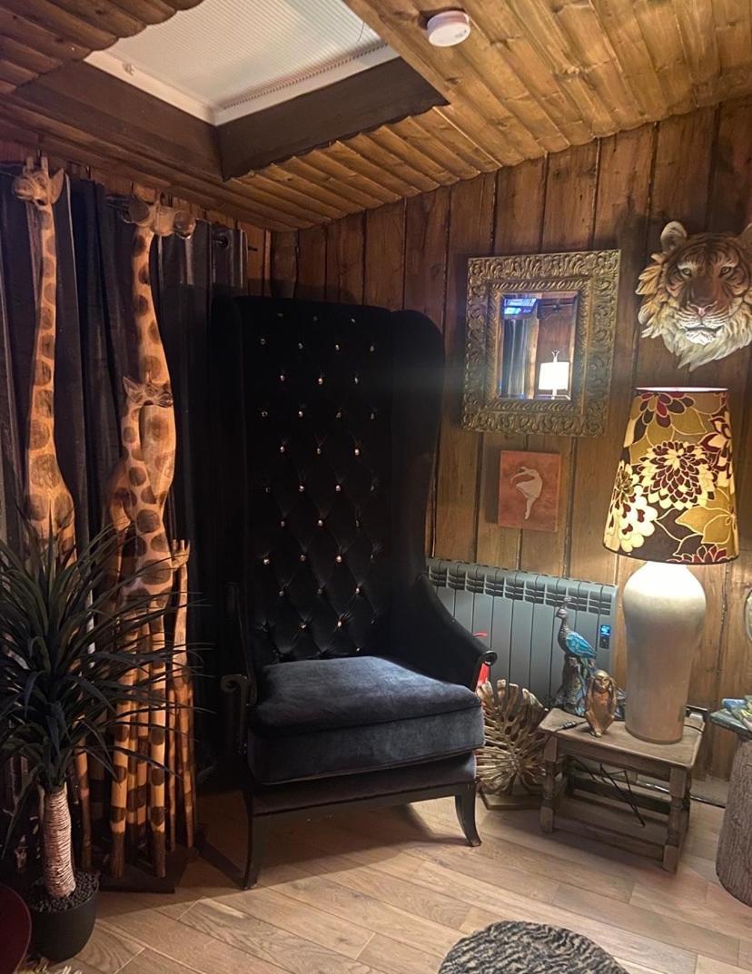 WOW! Jungle Cabin Hottub, 4 poster bed, Nr Coast Martin Mill Exterior foto